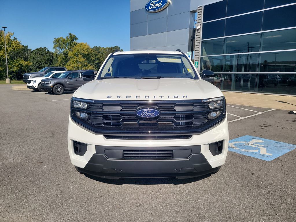 2025 Ford Expedition photo 8