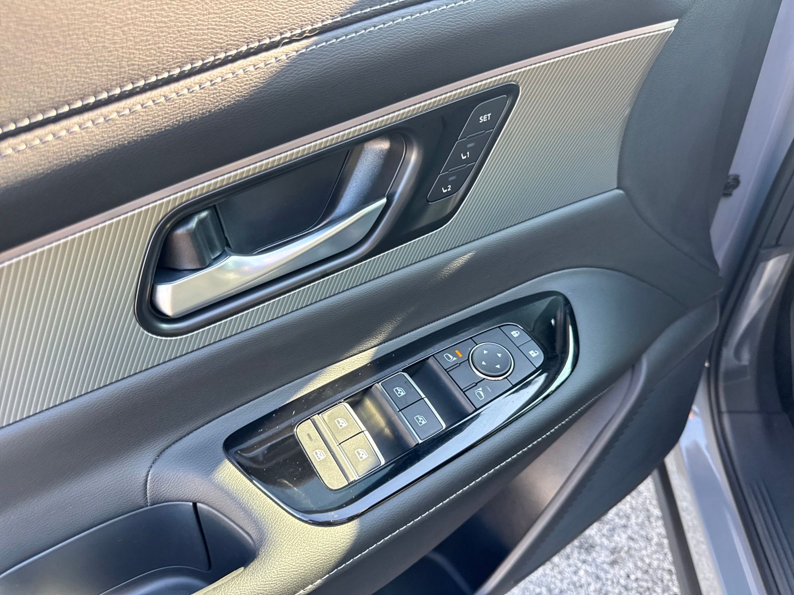2025 Nissan Murano SL photo 12