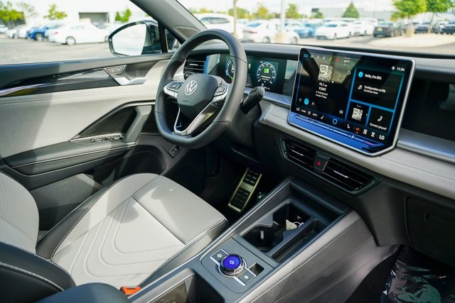 2025 Volkswagen Tiguan SE R-Line Black photo 40