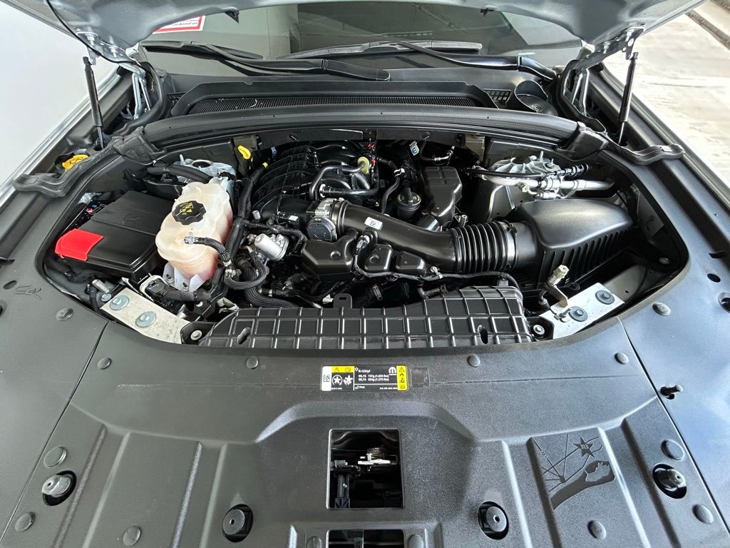 2023 Jeep Grand Cherokee Laredo photo 2