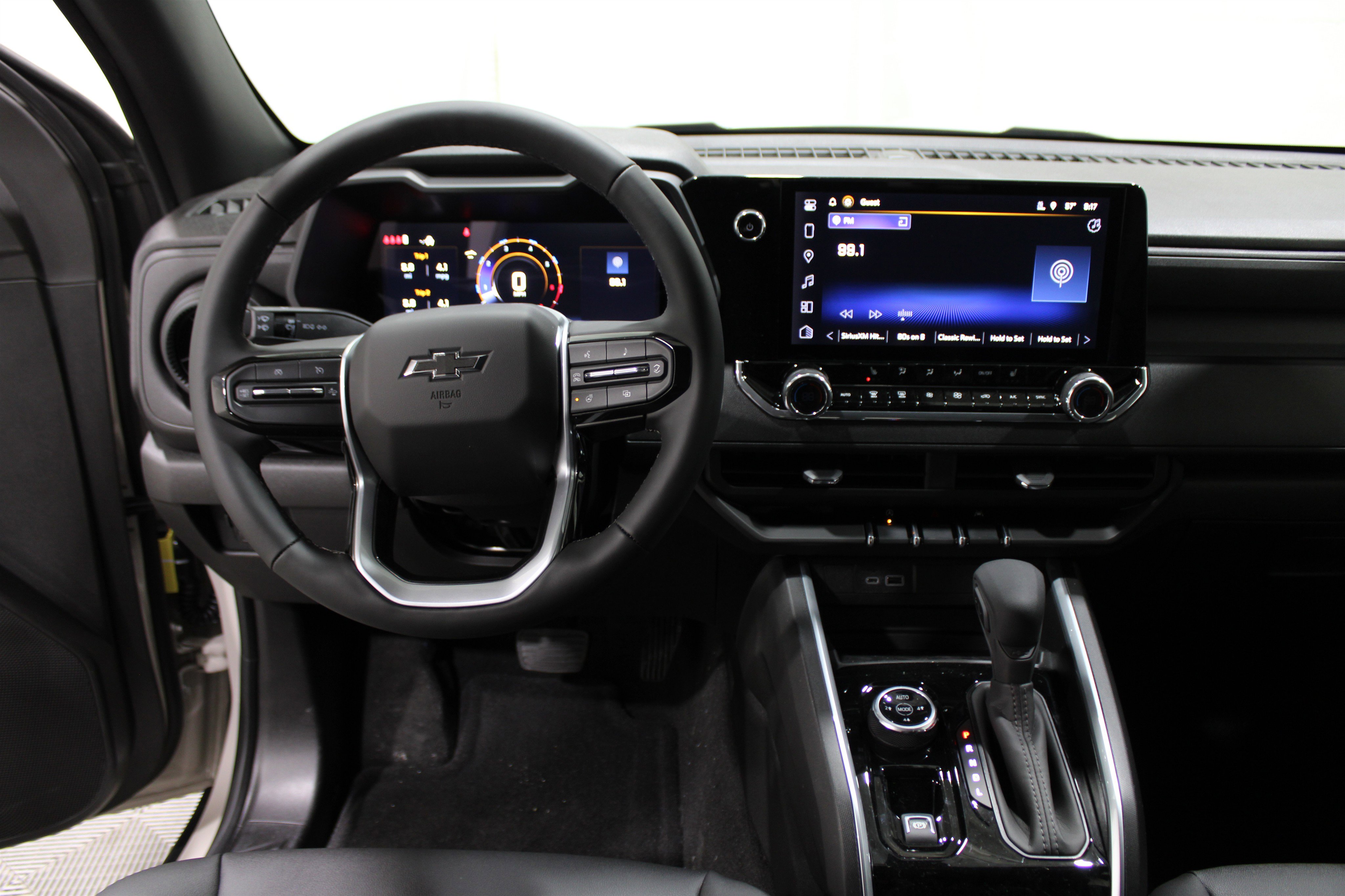 2026 Chevrolet Colorado Trail Boss photo 2