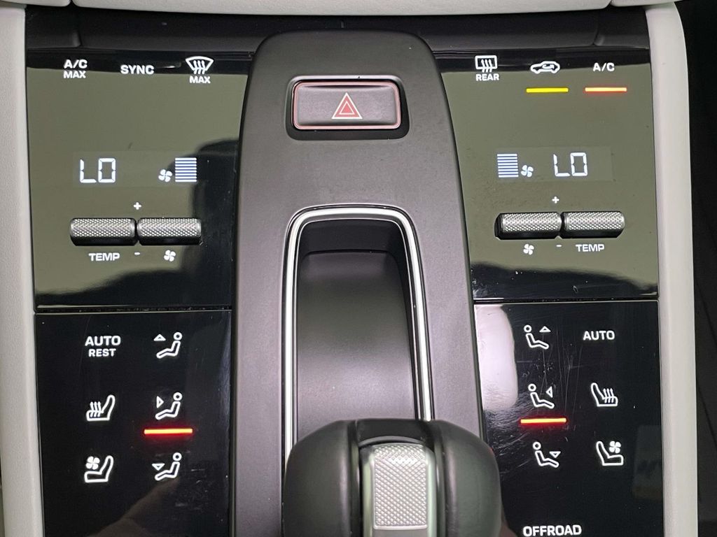 2024 Porsche Macan Base photo 31