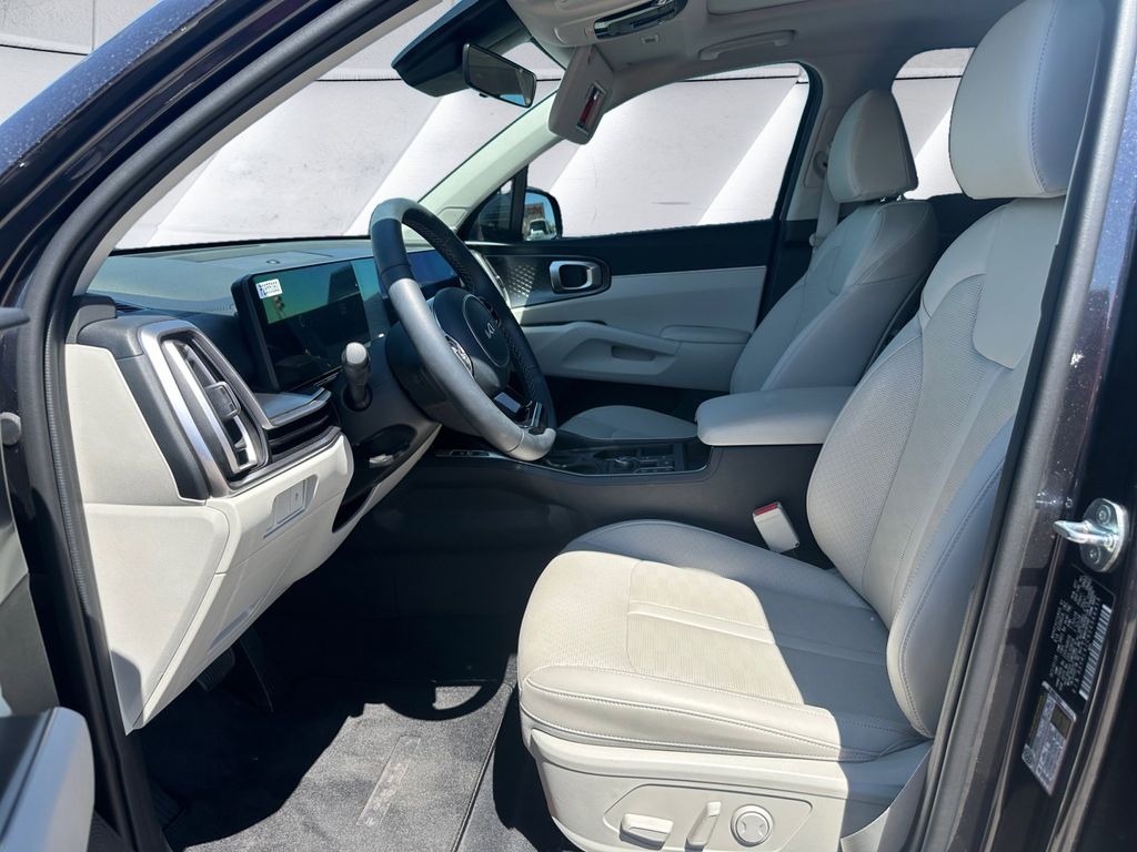 2025 Kia Sorento S photo 7