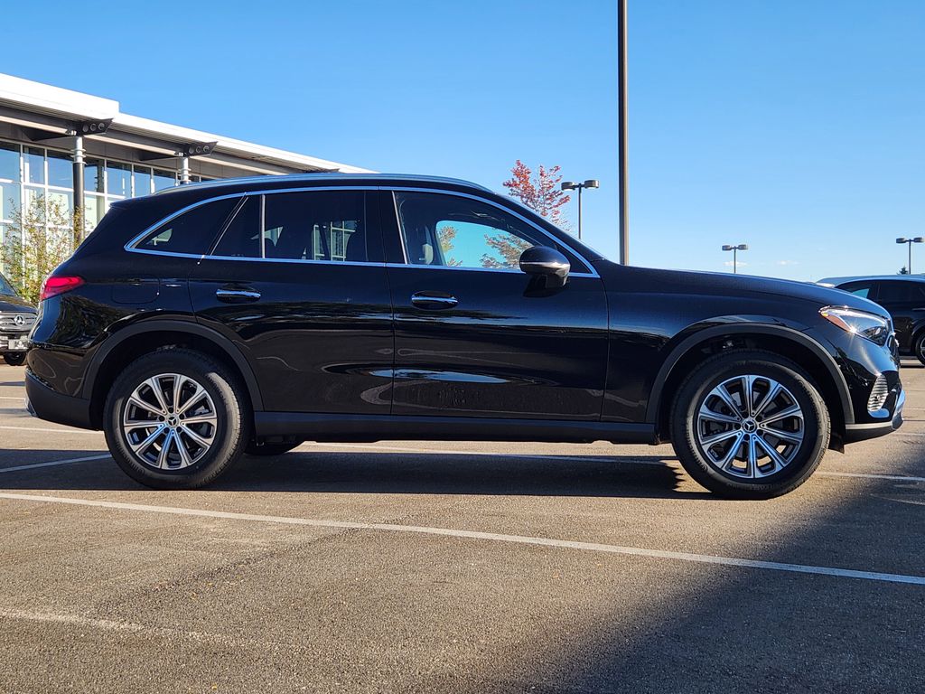 2026 Mercedes Benz GLC 300 4MATIC photo 2