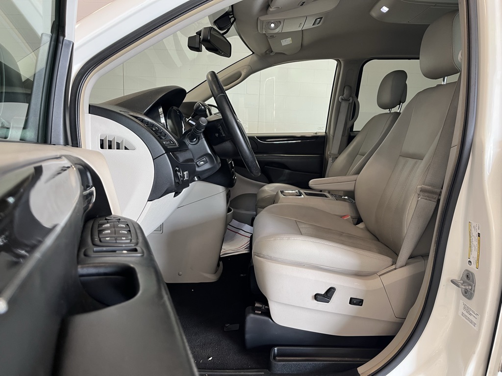2011 Chrysler Town & Country photo 7