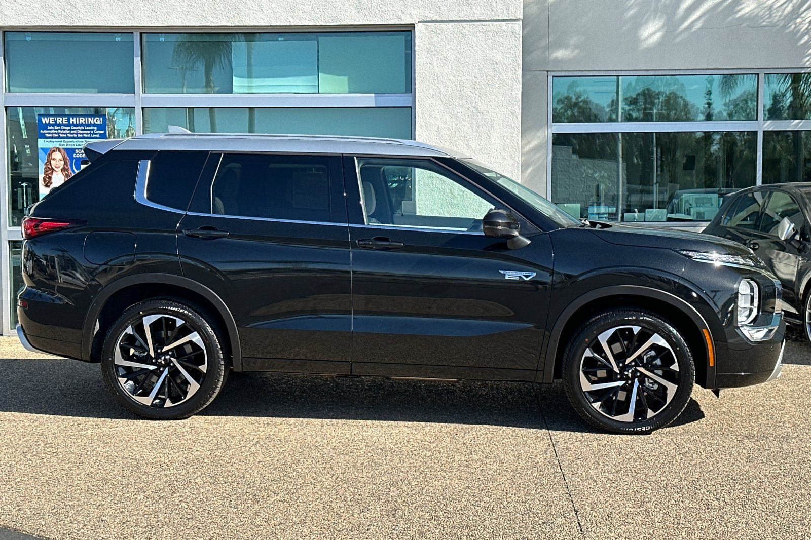 2025 Mitsubishi Outlander PHEV SEL photo 3