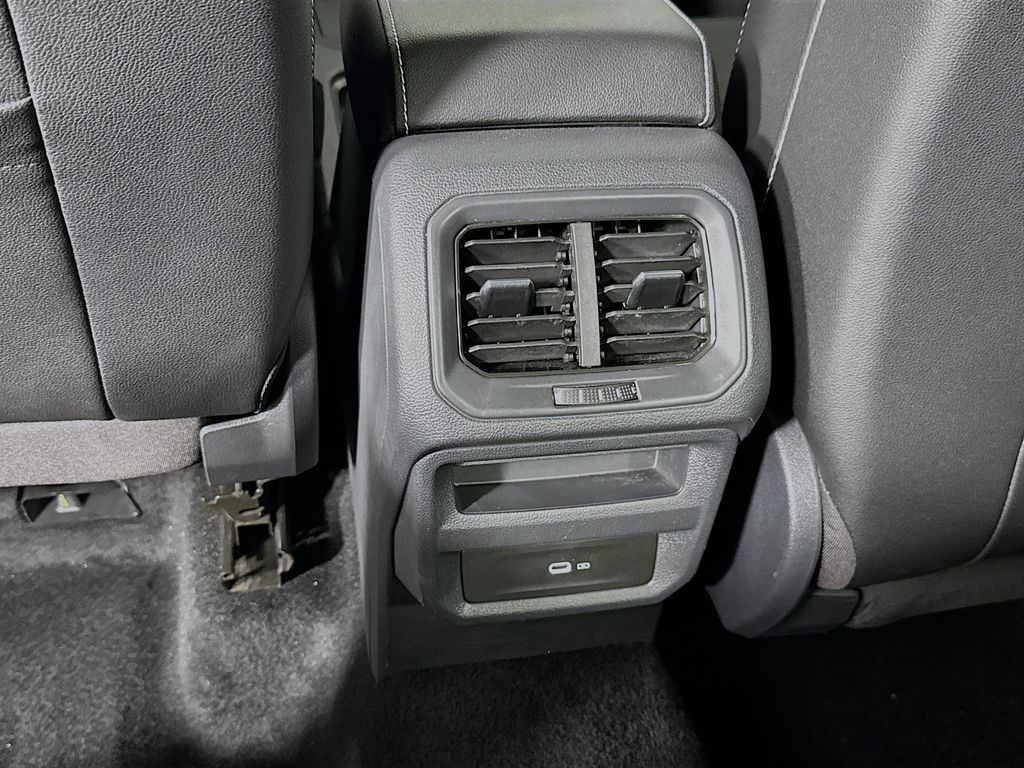 2022 Volkswagen Taos SE photo 26