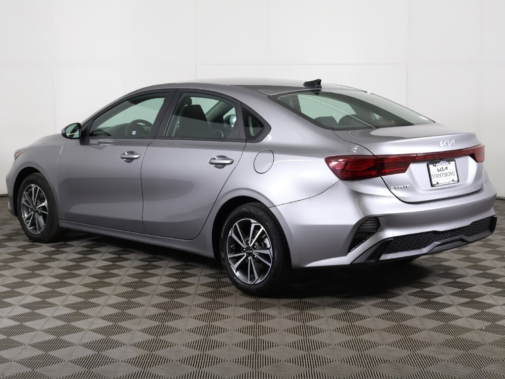 2024 Kia Forte LXS photo 2