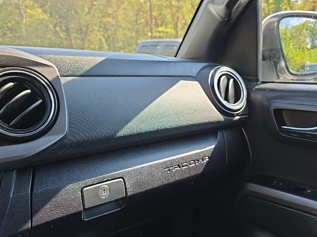 2021 Toyota Tacoma TRD Off-Road photo 23