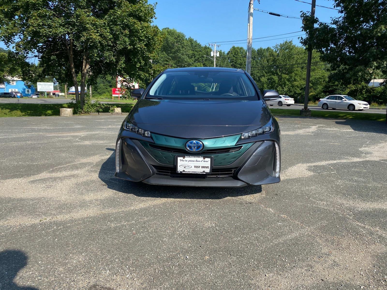 2017 Toyota Prius Prime Plus photo 2