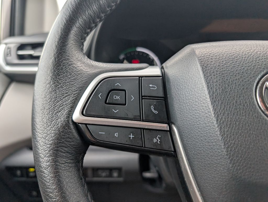 2024 Toyota Sienna XLE photo 14