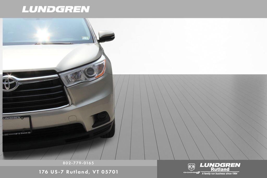 2015 Toyota Highlander LE Plus photo 34