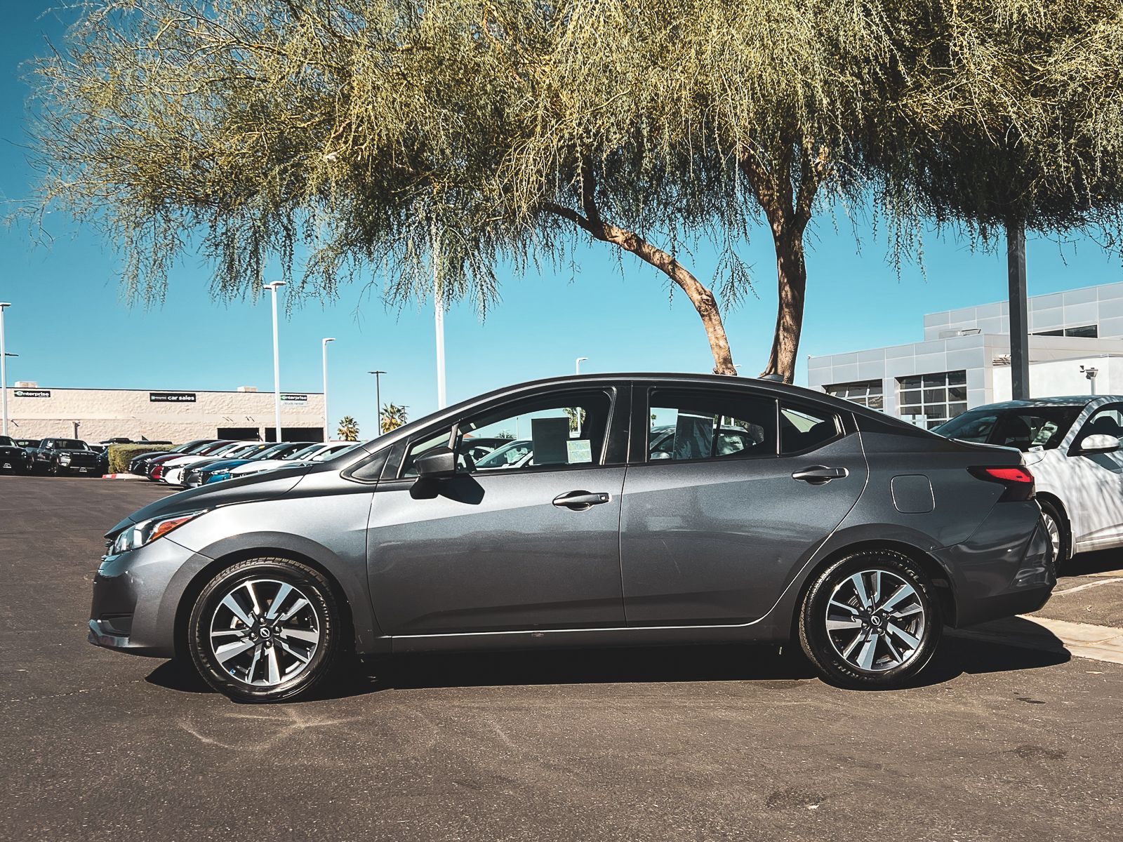 2023 Nissan Versa 1.6 SV photo 2