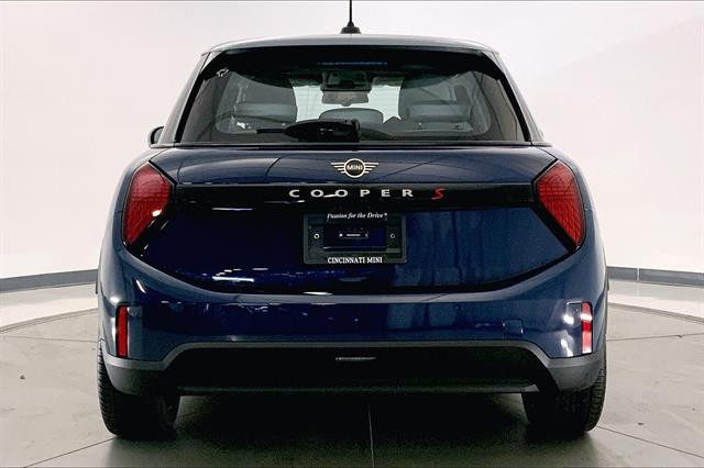 2026 Mini Cooper Hardtop 4 Door Signature photo 3