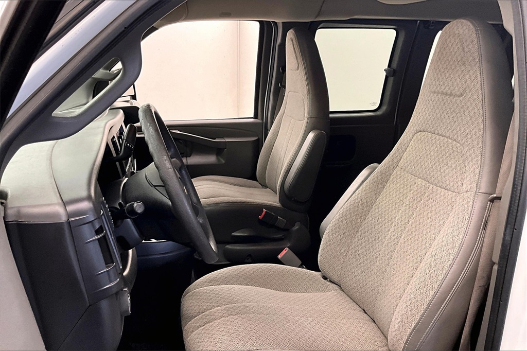 2020 Chevrolet Express 2500 LT photo 19