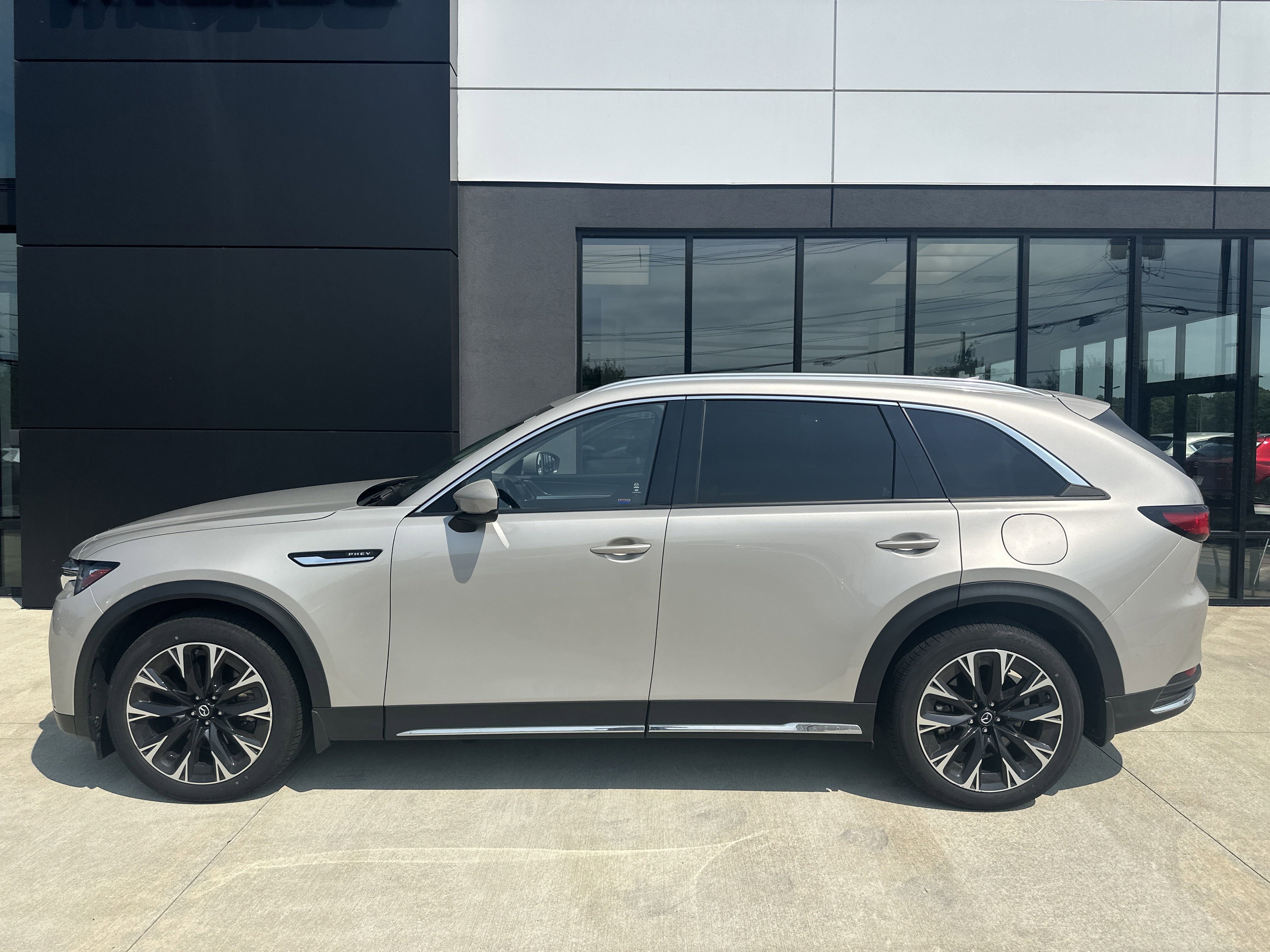 2024 Mazda CX-90 Premium photo 2