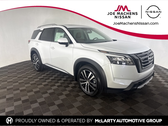 2025 Nissan Pathfinder Platinum's photo