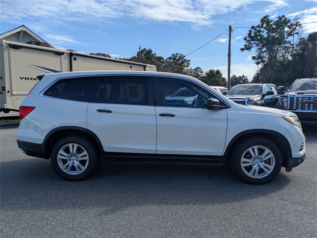 2017 Honda Pilot LX photo 2