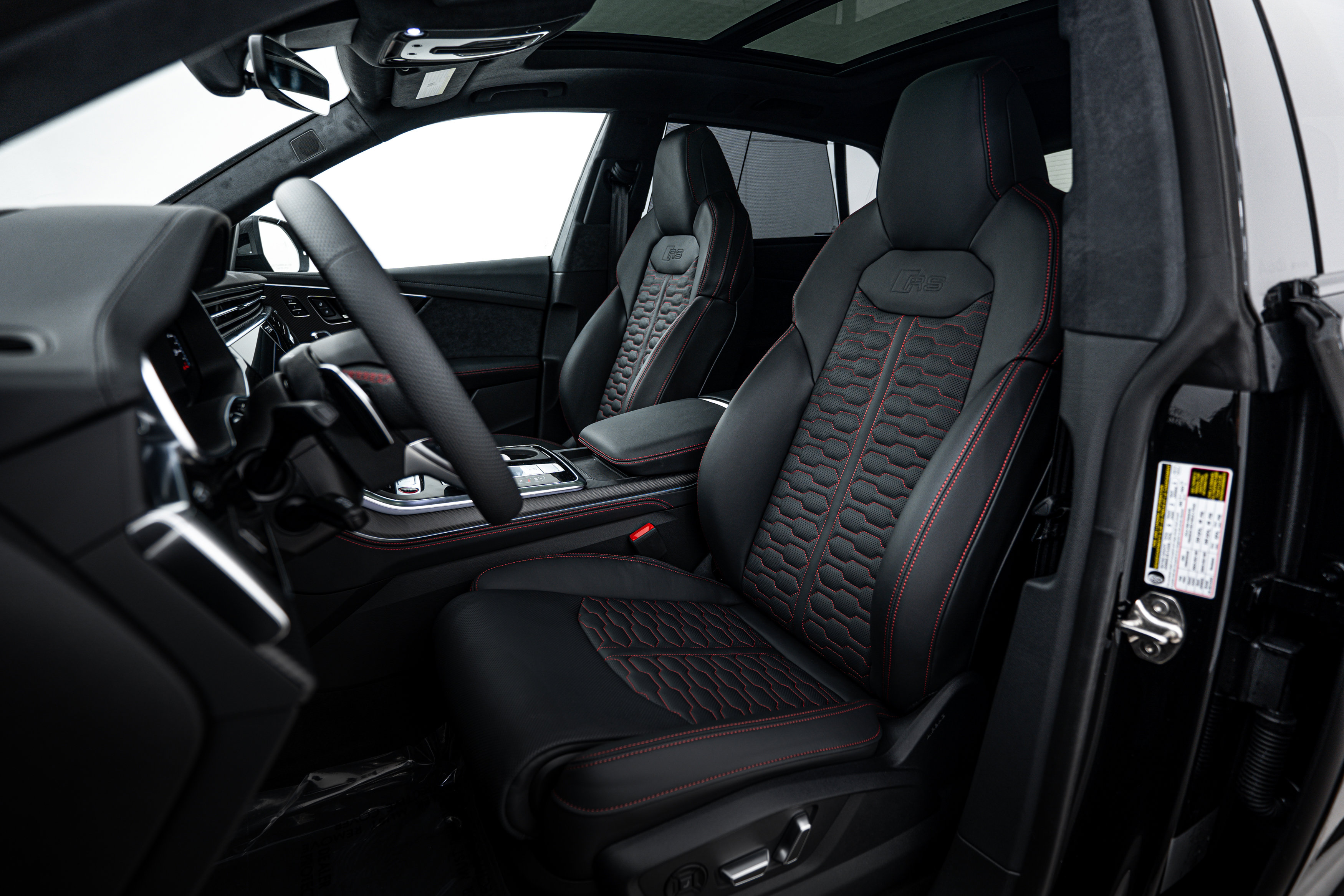 2025 Audi RS Q8 photo 15