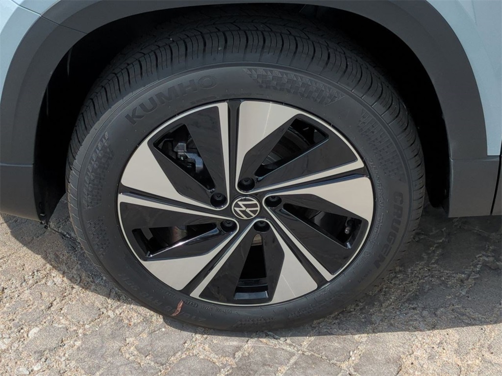 2025 Volkswagen Taos SE photo 29