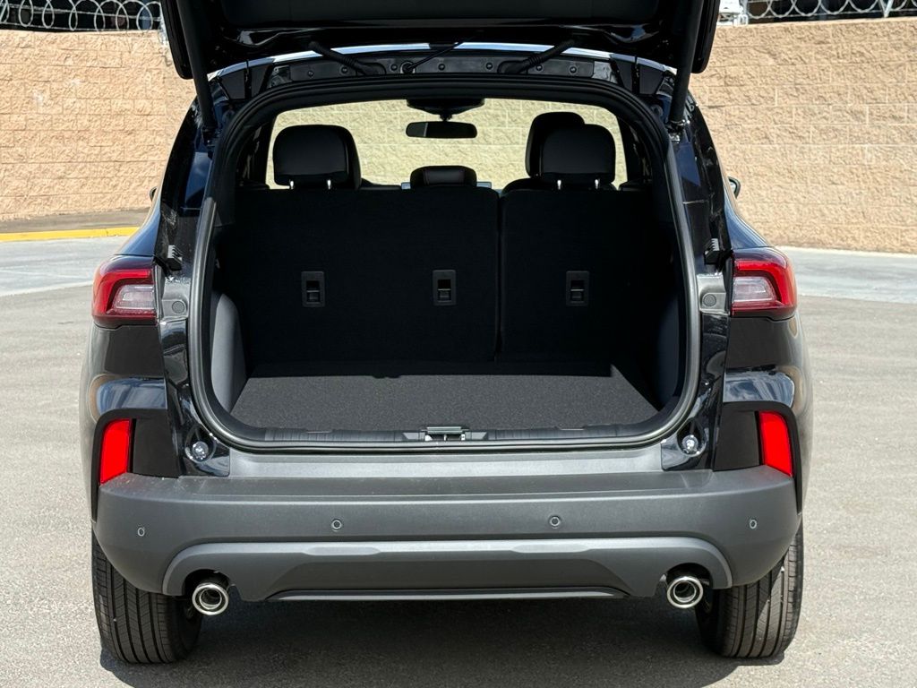2025 Ford Escape ST-Line photo 15