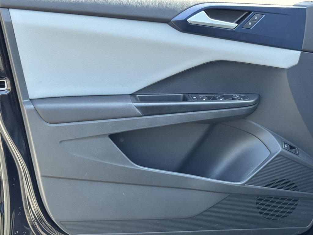 2023 Volkswagen Taos SE photo 10