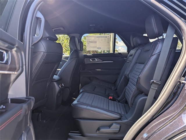 2025 Ford Explorer ST-Line photo 6