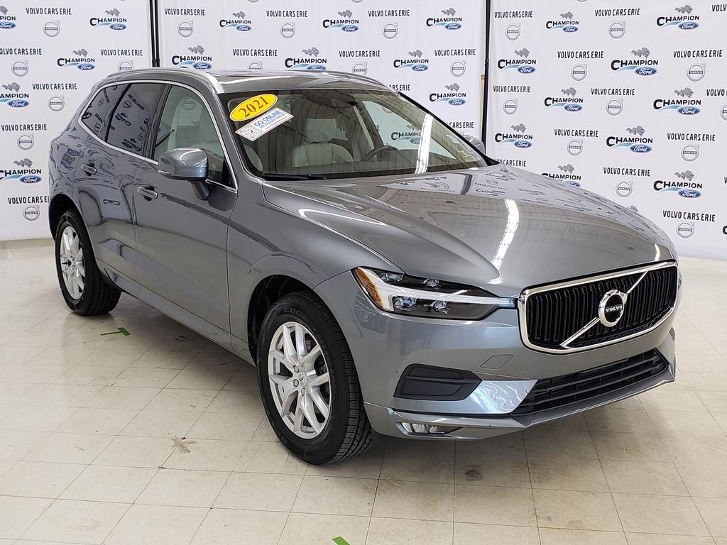 2021 Volvo XC60 Momentum's photo