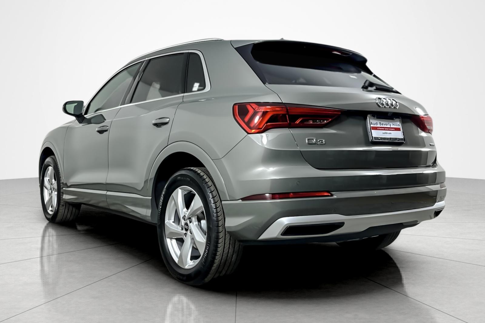 2022 Audi Q3 Premium 40 TFSI photo 3