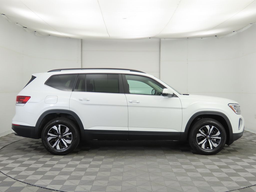 2026 Volkswagen Atlas SE photo 4