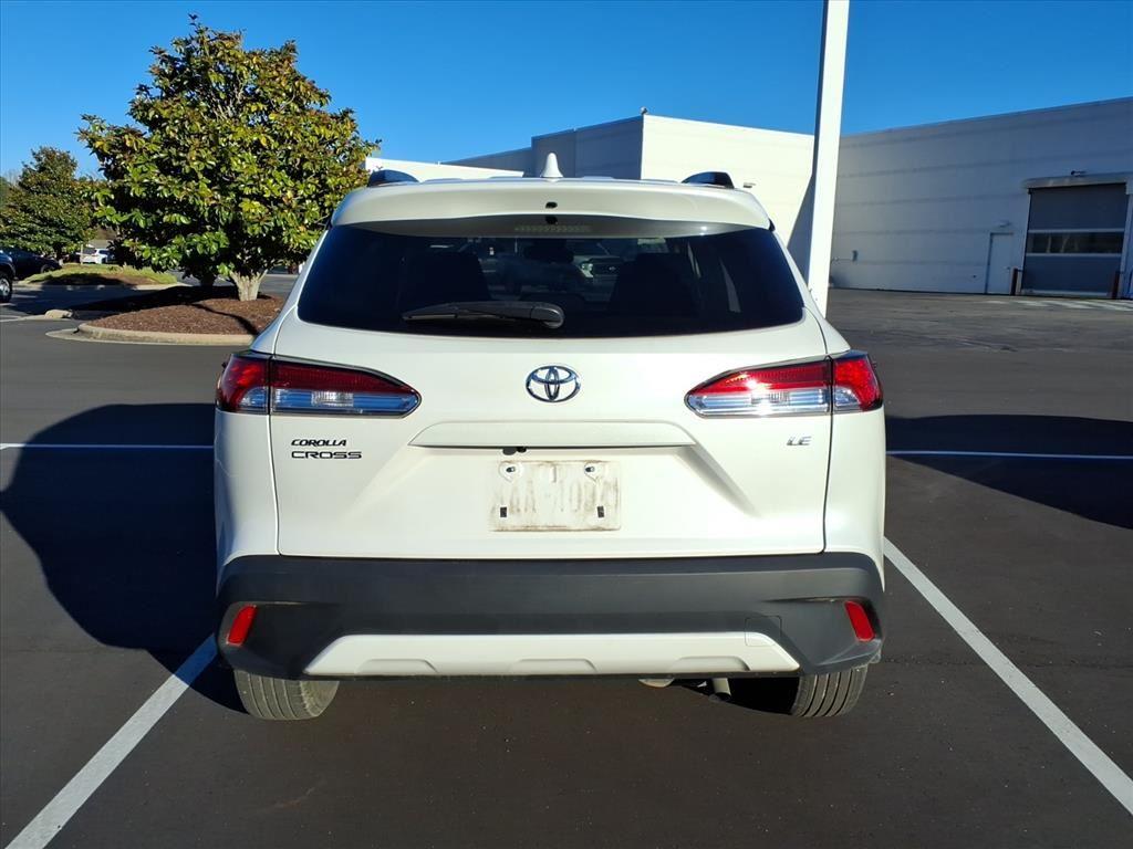 2022 Toyota Corolla Cross LE photo 4