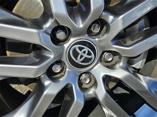2023 Toyota RAV4 XLE Premium photo 21