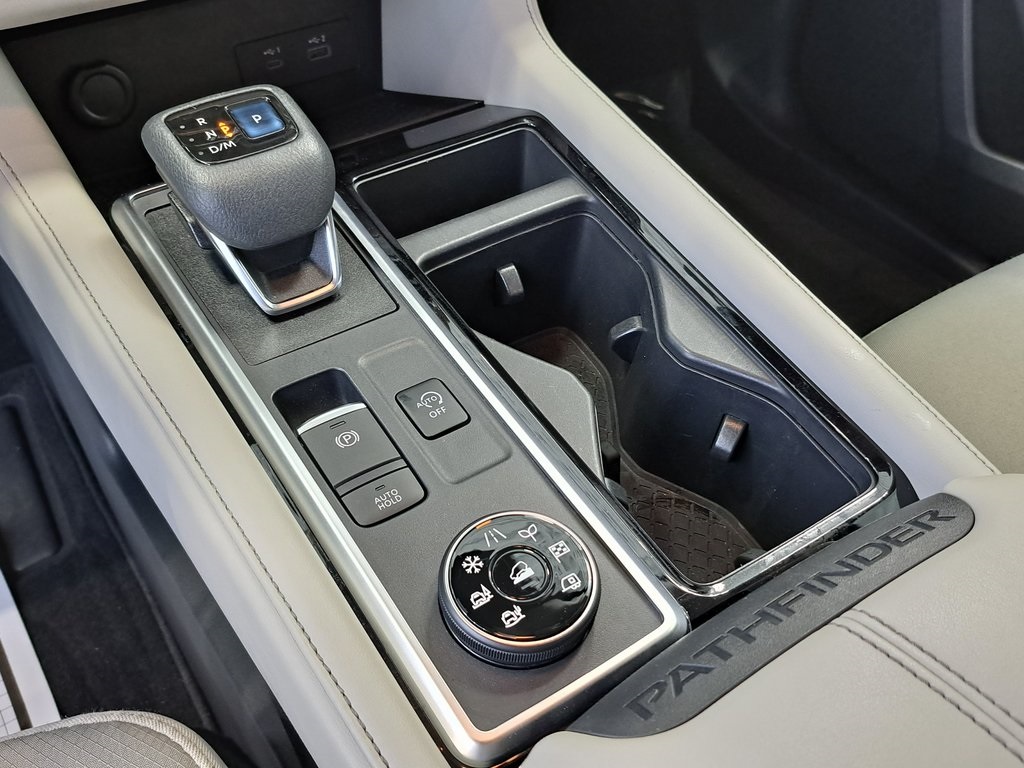 2022 Nissan Pathfinder SV photo 16