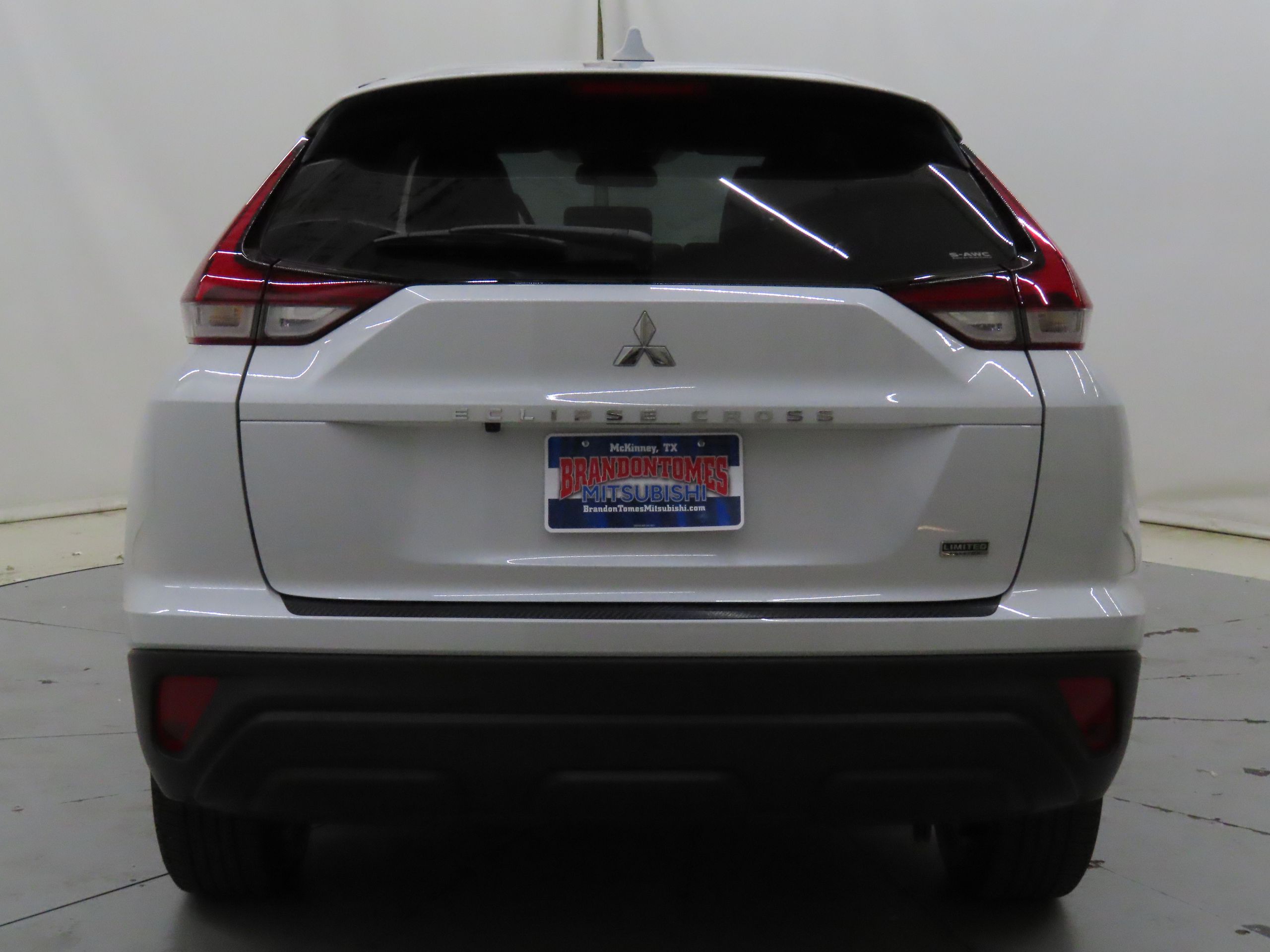 2025 Mitsubishi Eclipse Cross LE photo 3