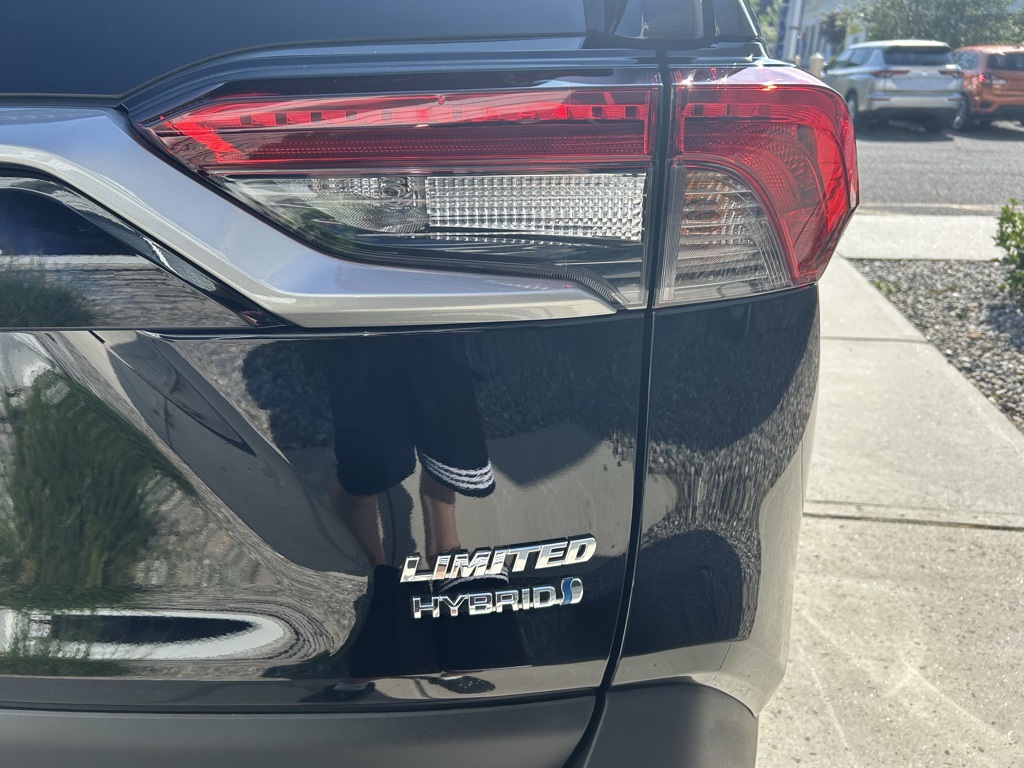 2023 Toyota RAV4 Hybrid Limited photo 4