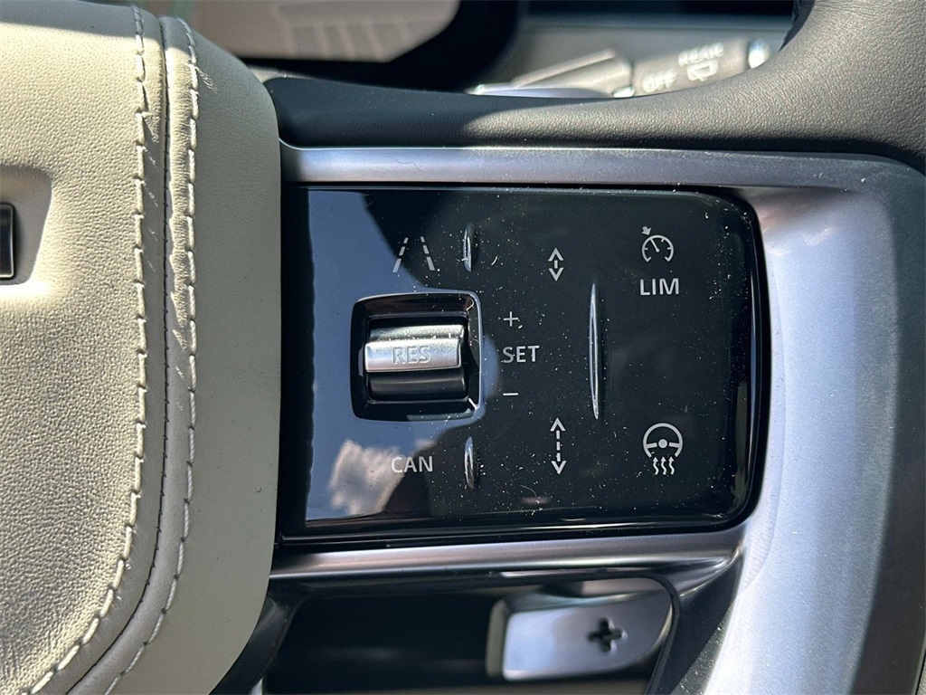 2025 Land Rover Range Rover SE photo 5