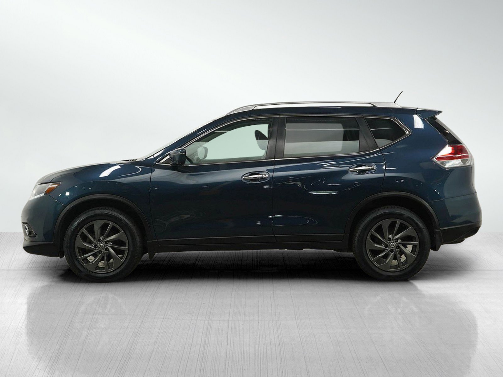 Used 2016 Nissan Rogue SL with VIN KNMAT2MV6GP708963 for sale in Burnsville, Minnesota