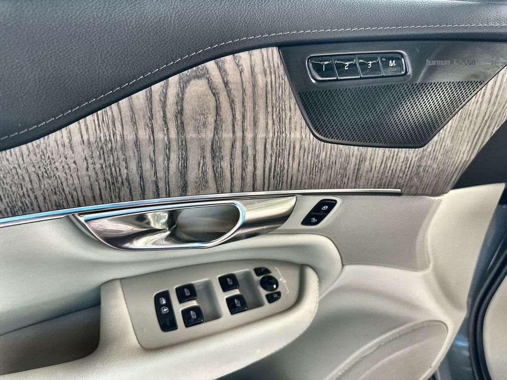 2022 Volvo XC90 T6 Inscription photo 24
