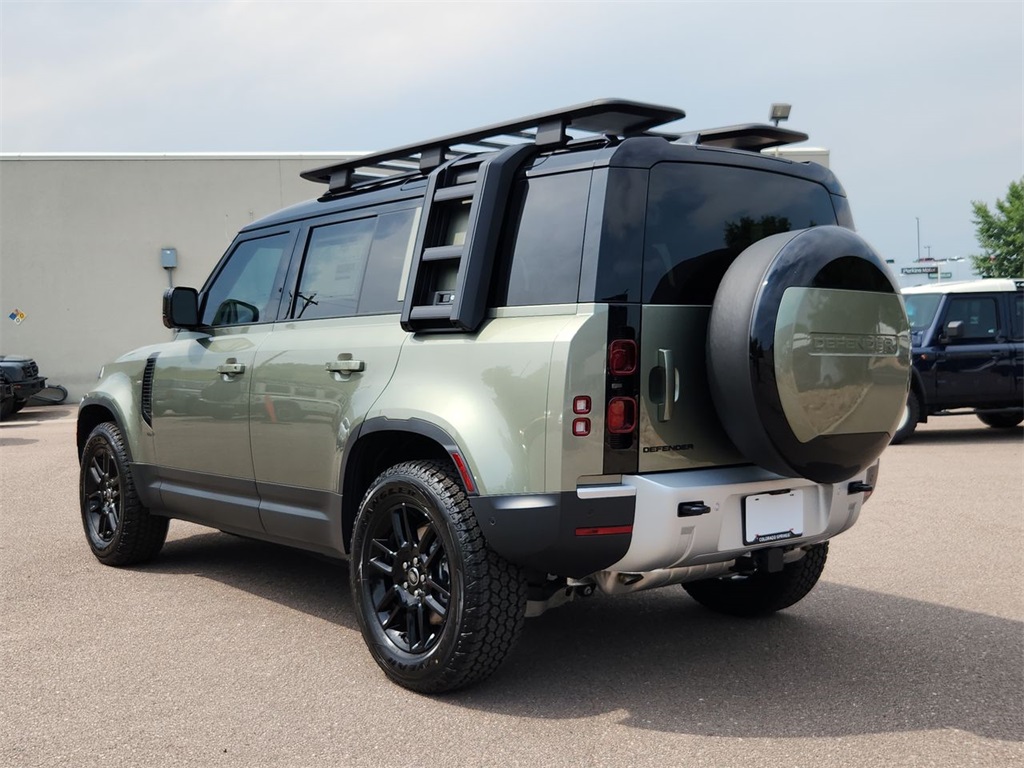 2025 Land Rover Defender 110 S photo 8