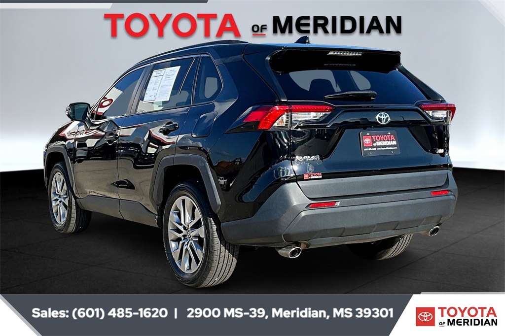 2022 Toyota RAV4 XLE Premium photo 2