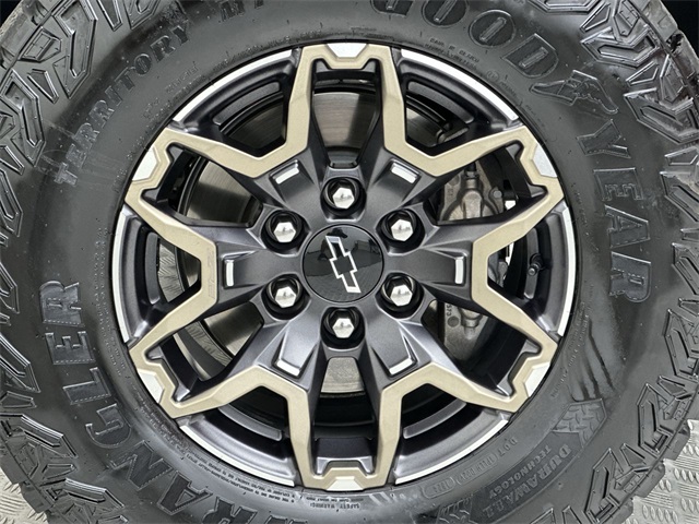 2024 Chevrolet Colorado ZR2 photo 2