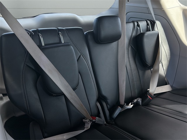 2024 Chrysler Pacifica Hybrid photo 10