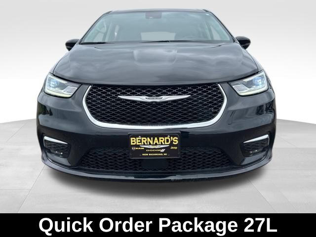 2024 Chrysler Pacifica Touring L photo 2