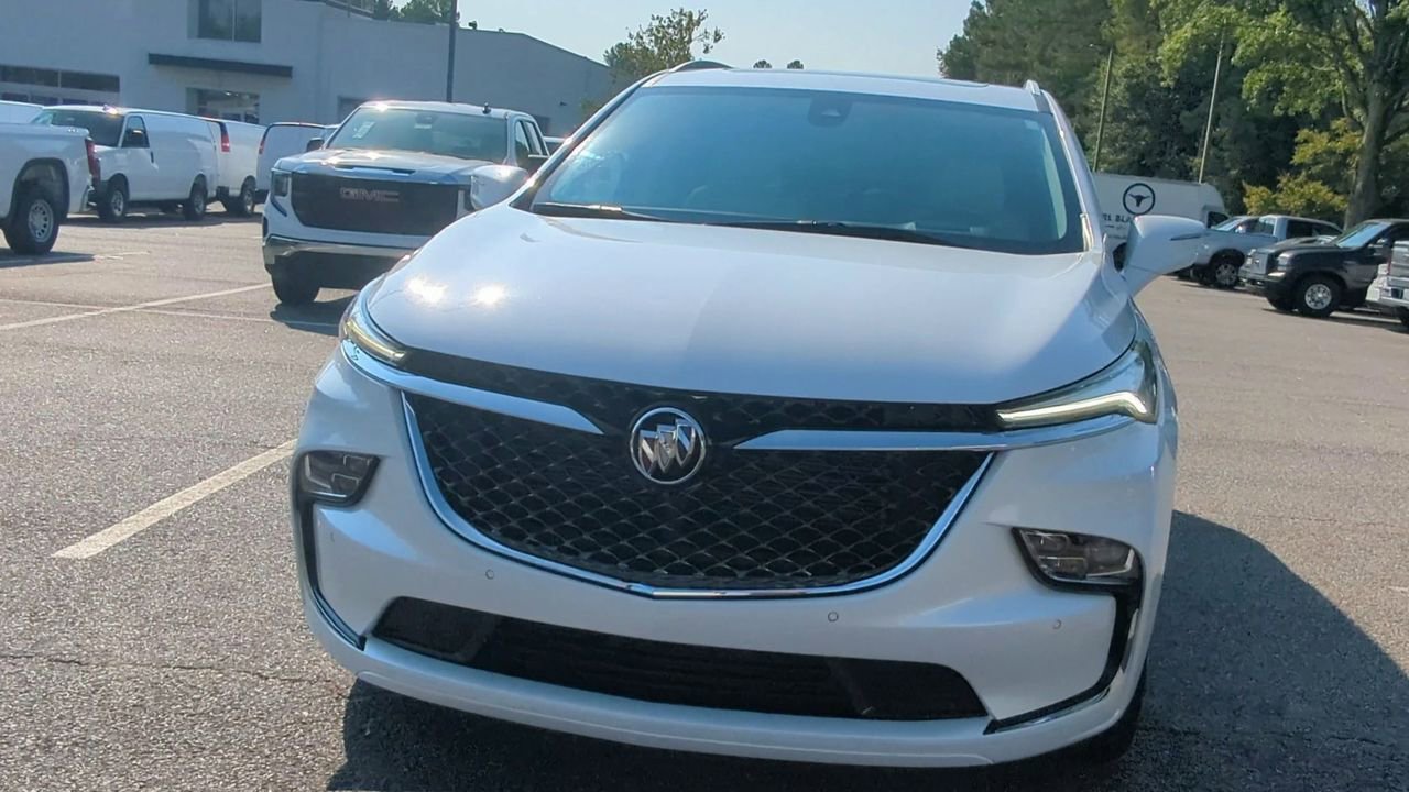 2023 Buick Enclave Avenir photo 3
