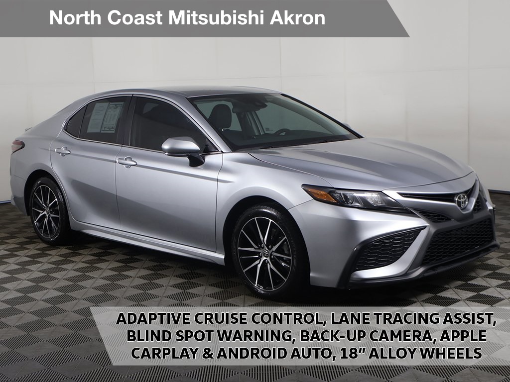 2024 Toyota Camry SE's photo