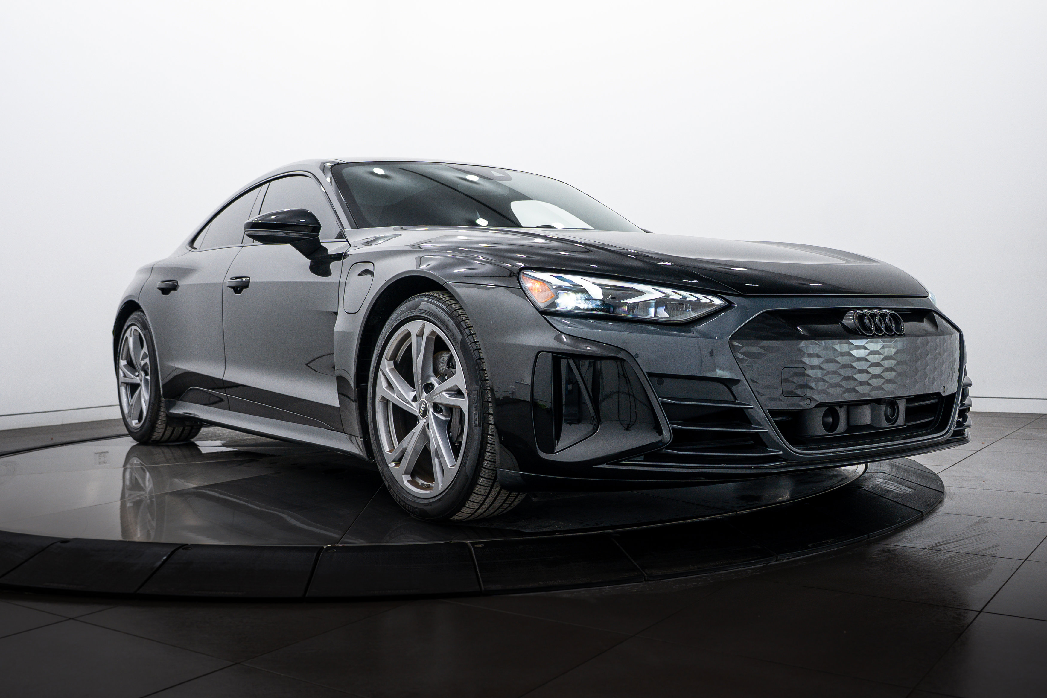 2023 Audi e-tron GT Premium Plus's photo