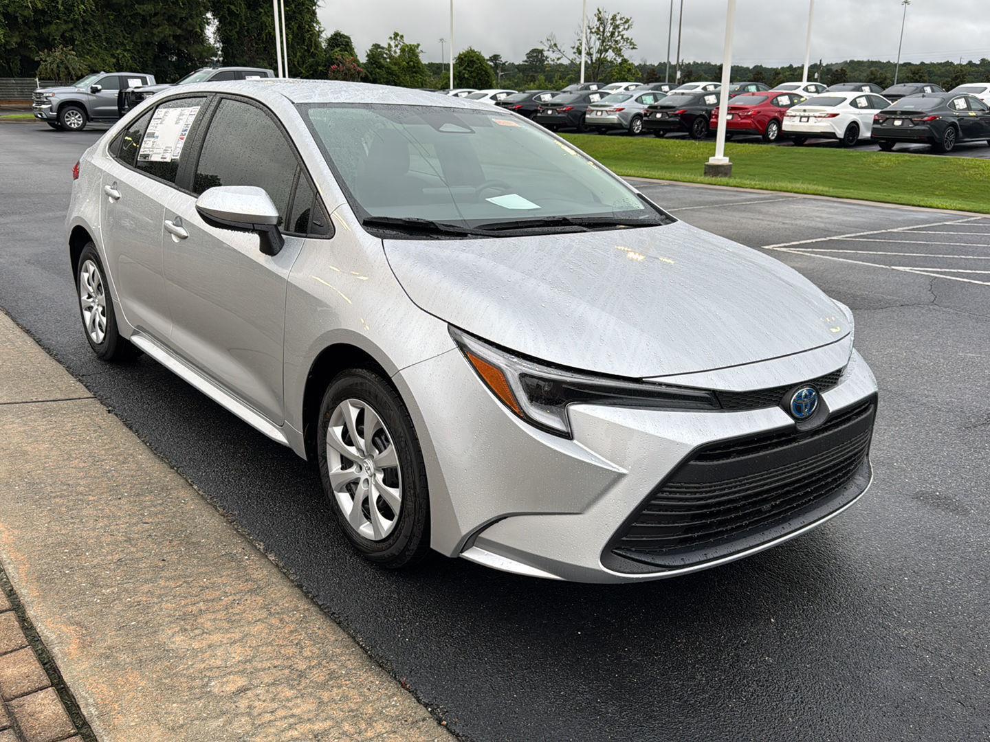 2025 Toyota Corolla Hybrid LE photo 6