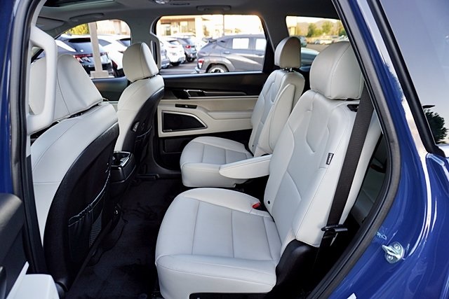 2025 Kia Telluride S photo 16
