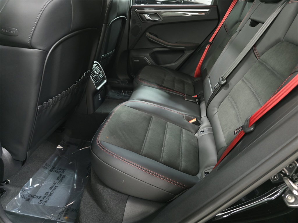 2026 Porsche Macan GTS photo 20