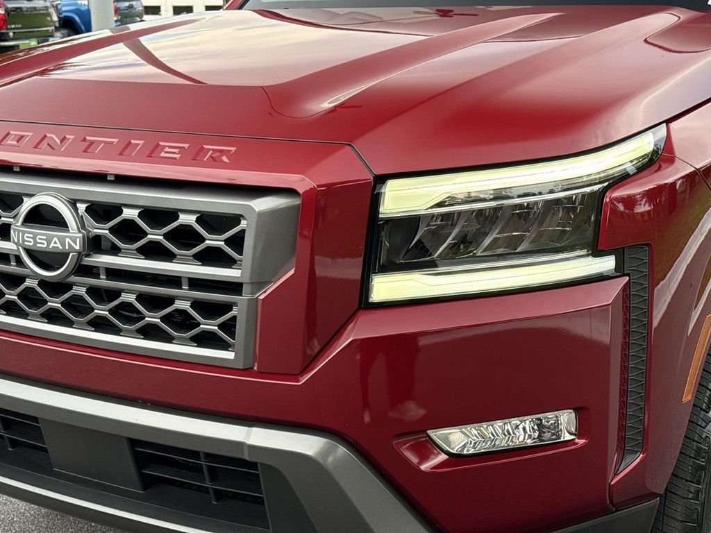 2024 Nissan Frontier SL photo 8